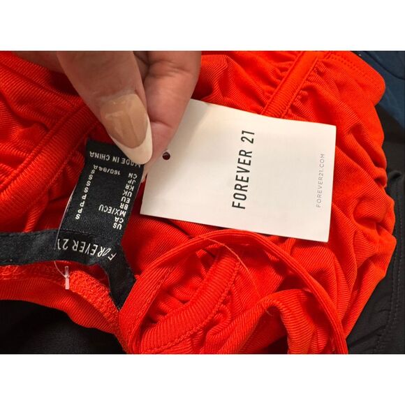 Forever 21 Red Ruched Spaghetti Strap Crop Top Size S - Picture 7 of 8